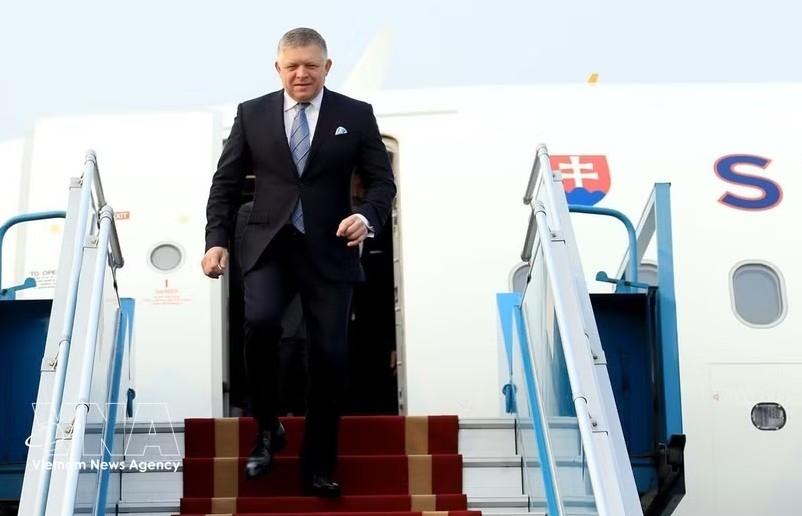Slovak PM begins official visit to Vietnam